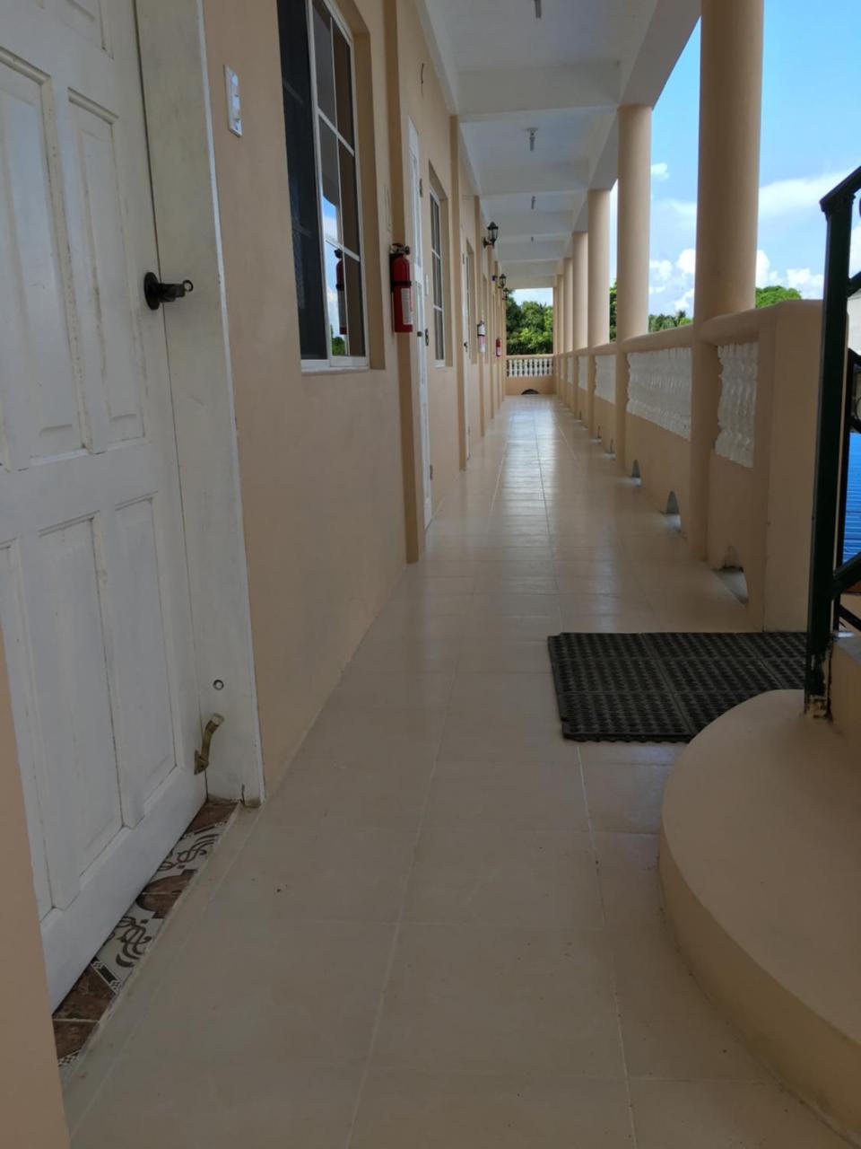 Sarteneja Inn Luaran gambar